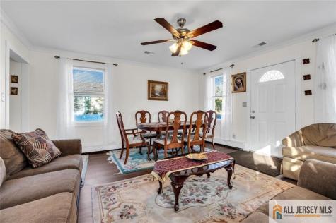 18 Avenue B Helmetta NJ 08828