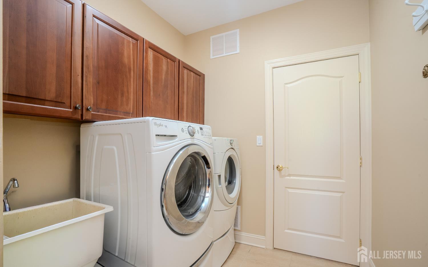 2 Linwood Drive Monroe NJ 08831