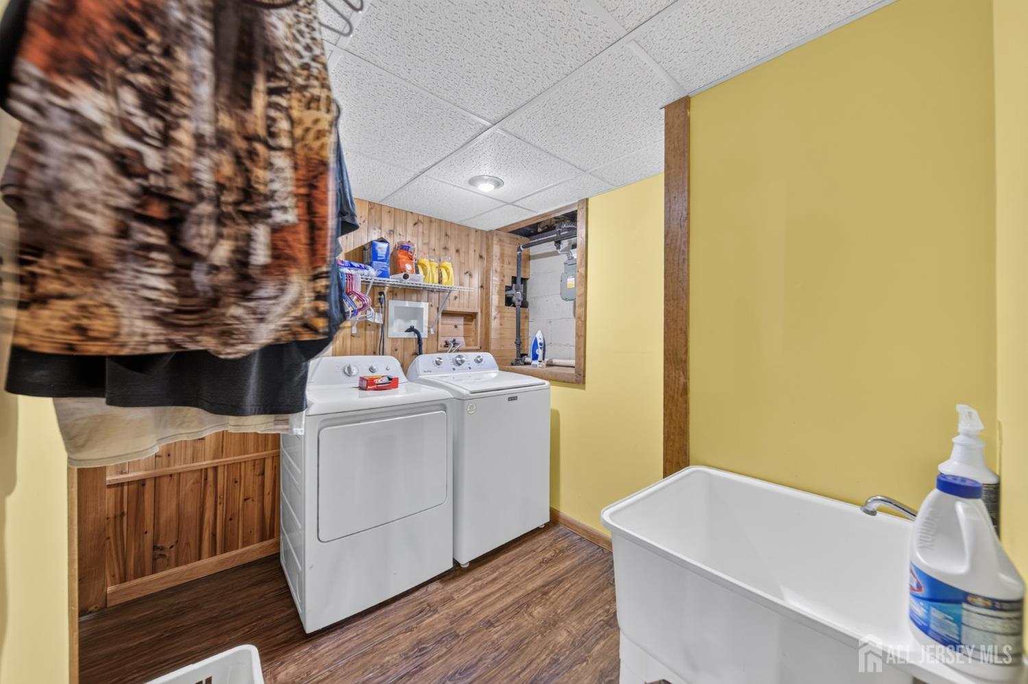 73 Ash Street Carteret NJ 07008