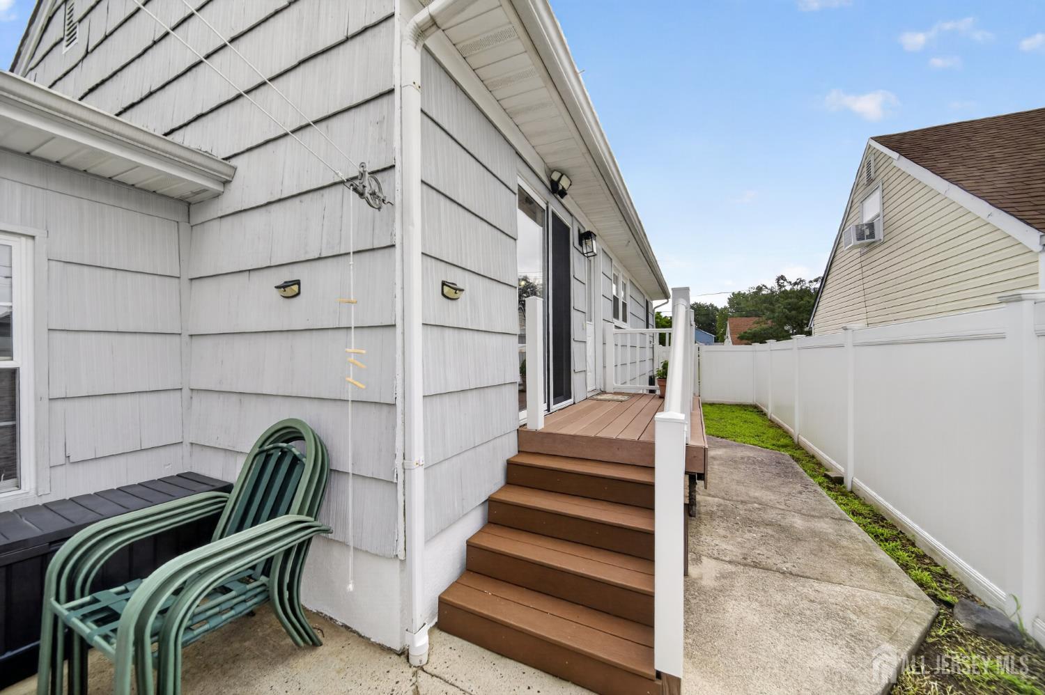 73 Ash Street Carteret NJ 07008