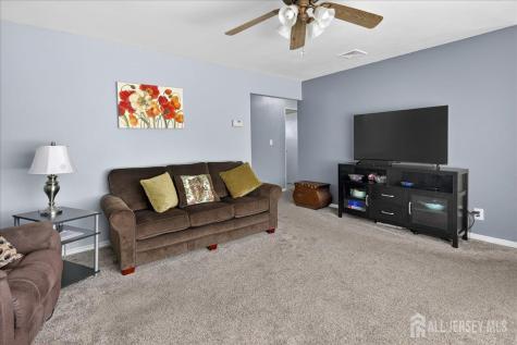 13 Comstock Road Edison NJ 08817