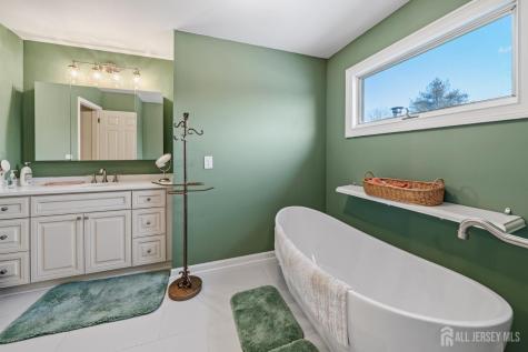 4 Santina Court Lawrence NJ 08648