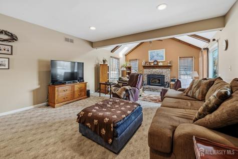 4 Santina Court Lawrence NJ 08648