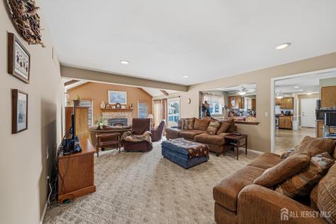 4 Santina Court Lawrence NJ 08648