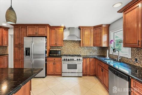 8 Dusko Drive Sayreville NJ 08859