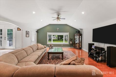 8 Dusko Drive Sayreville NJ 08859
