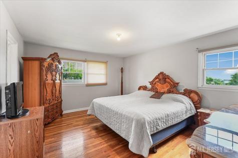 8 Dusko Drive Sayreville NJ 08859