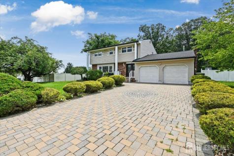 8 Dusko Drive Sayreville NJ 08859