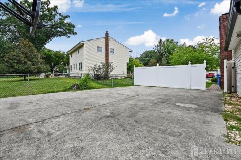 8 Dusko Drive Sayreville NJ 08859