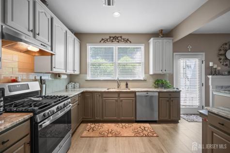 28 Sand Hill Court Jamesburg NJ 08831