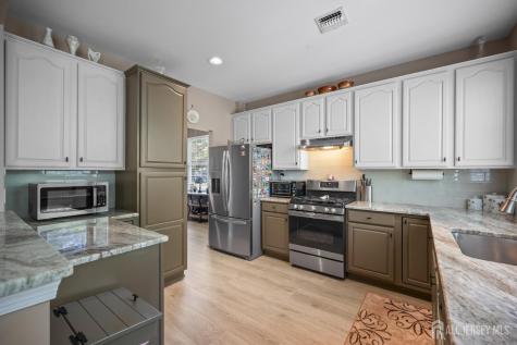 28 Sand Hill Court Jamesburg NJ 08831