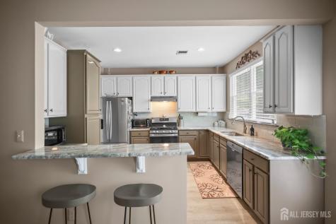 28 Sand Hill Court Jamesburg NJ 08831