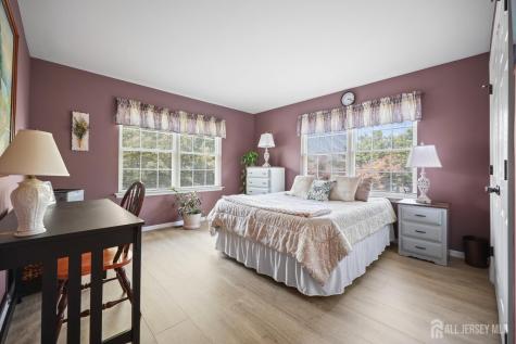 28 Sand Hill Court Jamesburg NJ 08831