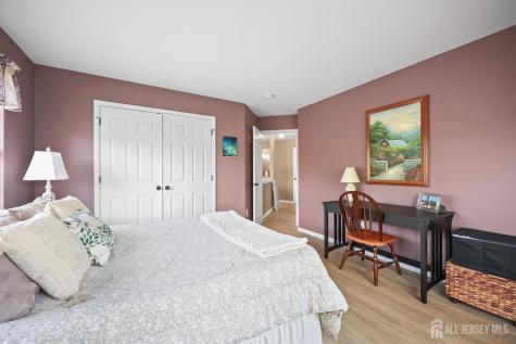 28 Sand Hill Court Jamesburg NJ 08831
