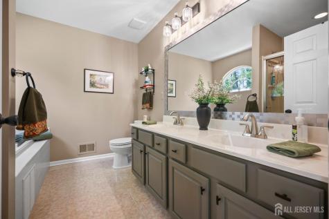 28 Sand Hill Court Jamesburg NJ 08831