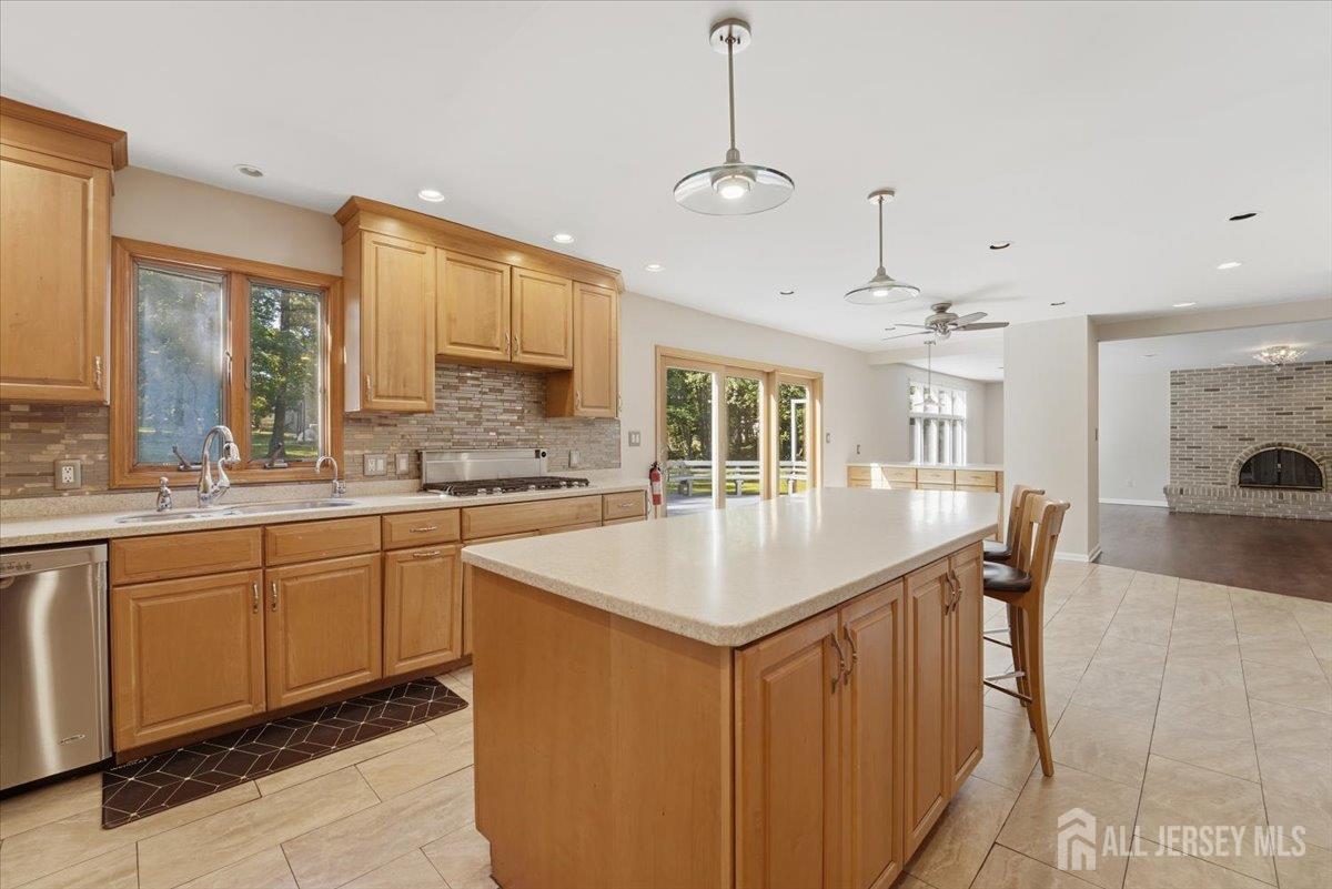 6 King Arthurs Court Edison NJ 08820