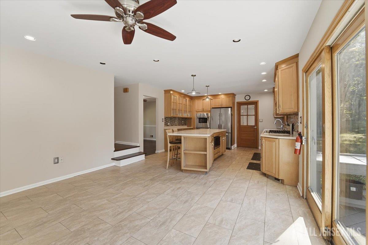 6 King Arthurs Court Edison NJ 08820