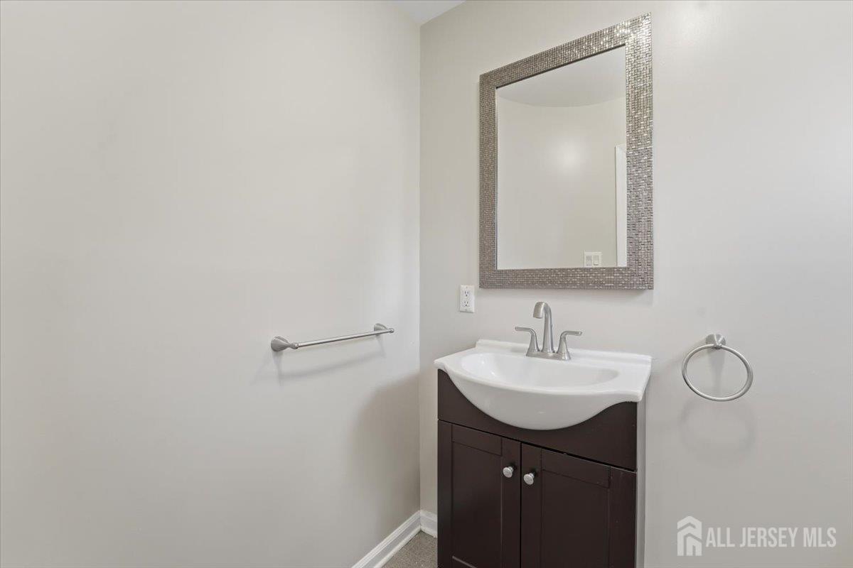 6 King Arthurs Court Edison NJ 08820