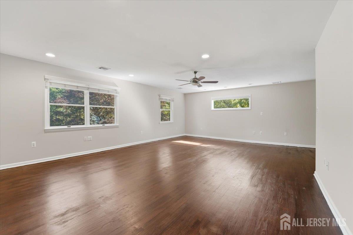 6 King Arthurs Court Edison NJ 08820