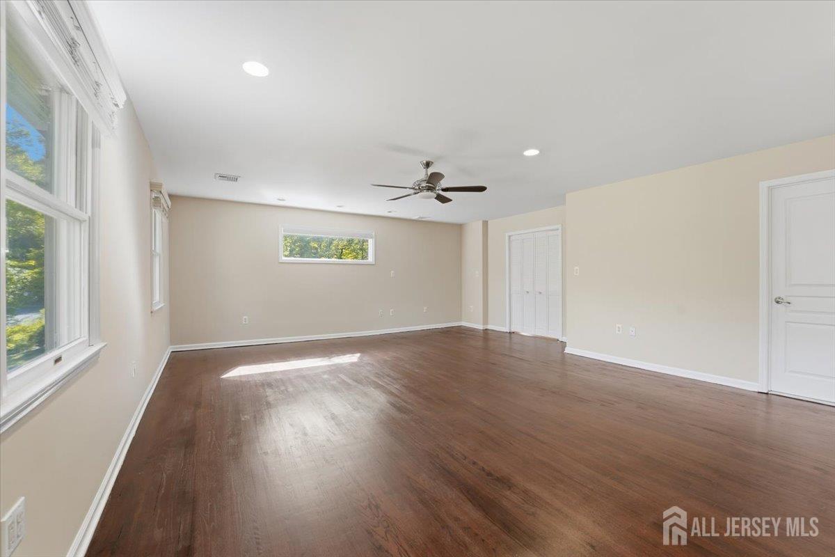 6 King Arthurs Court Edison NJ 08820