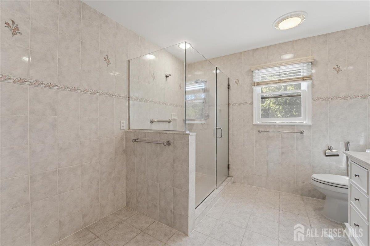 6 King Arthurs Court Edison NJ 08820
