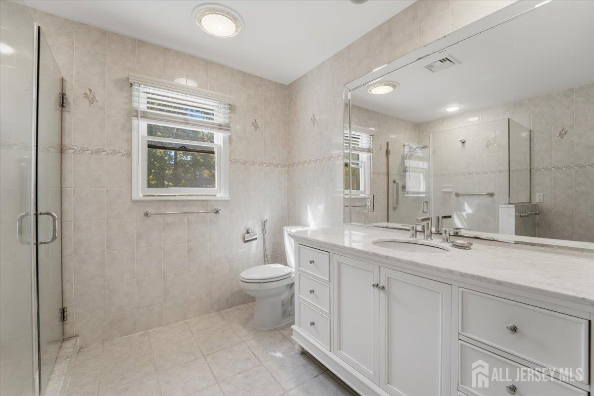 6 King Arthurs Court Edison NJ 08820