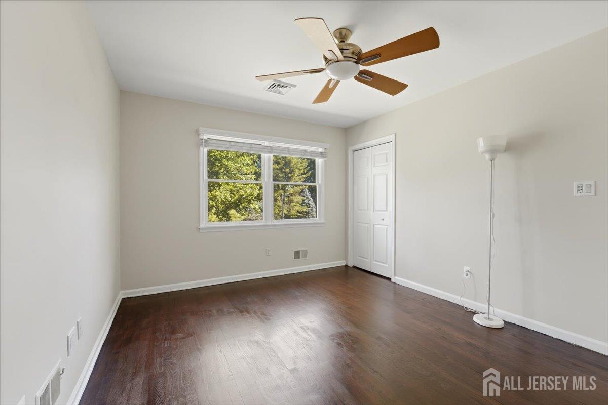 6 King Arthurs Court Edison NJ 08820