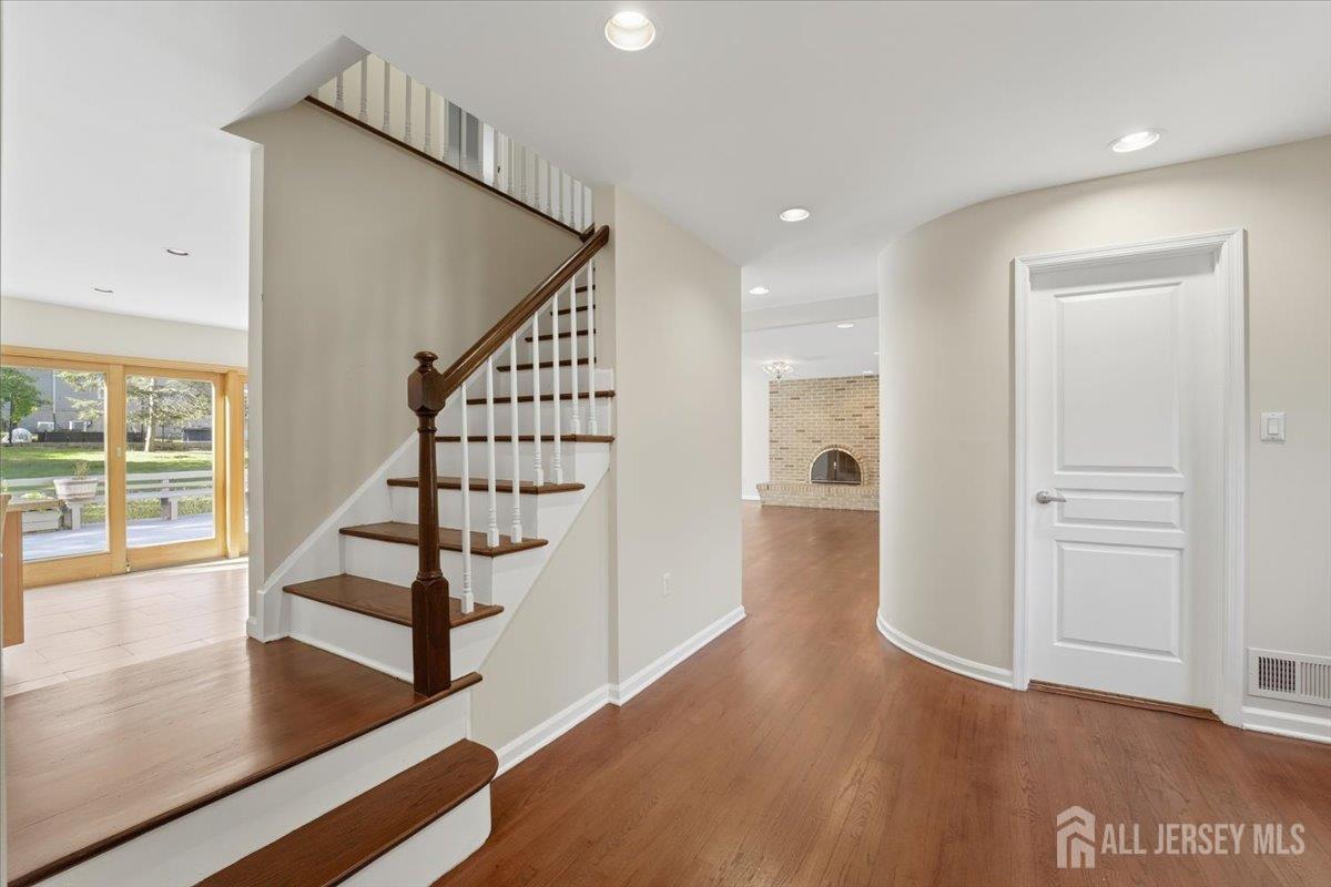 6 King Arthurs Court Edison NJ 08820