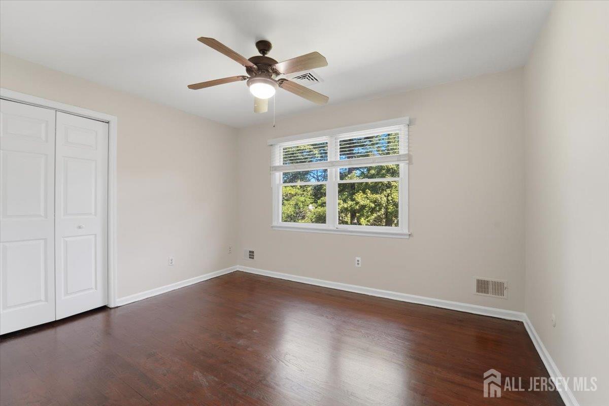 6 King Arthurs Court Edison NJ 08820