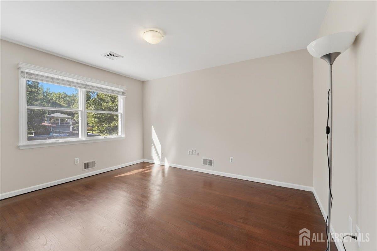 6 King Arthurs Court Edison NJ 08820