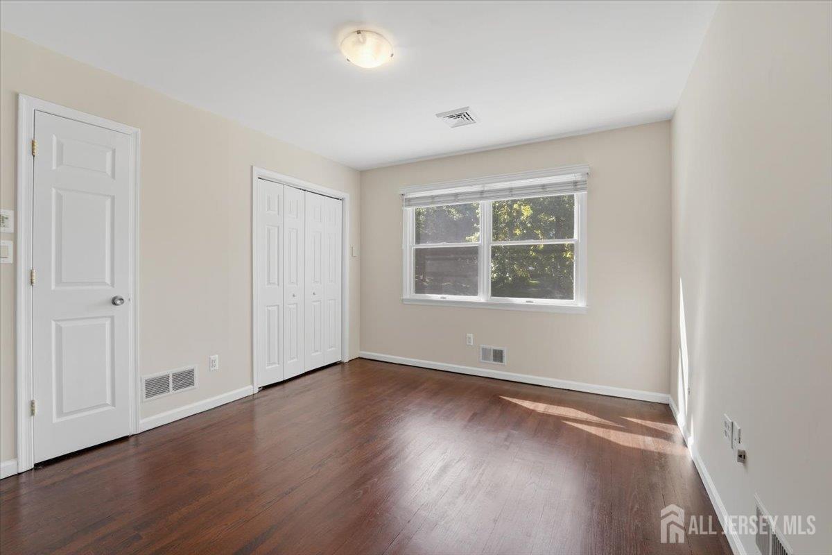 6 King Arthurs Court Edison NJ 08820