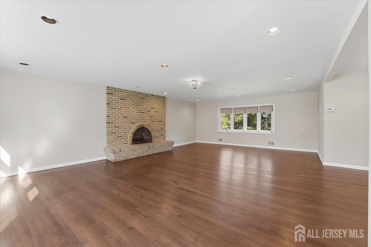 6 King Arthurs Court Edison NJ 08820