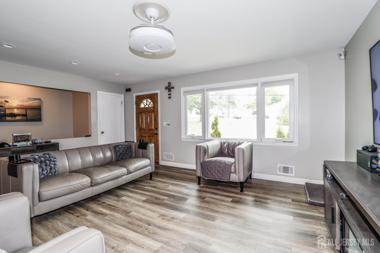 31 Woodview Avenue Fords NJ 08863