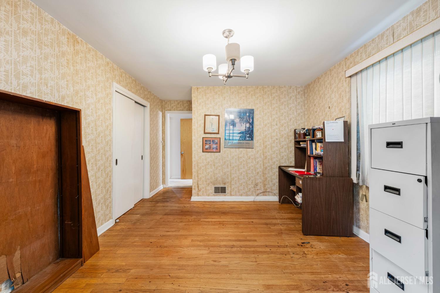 348 S 3rd Avenue Highland Park NJ 08904