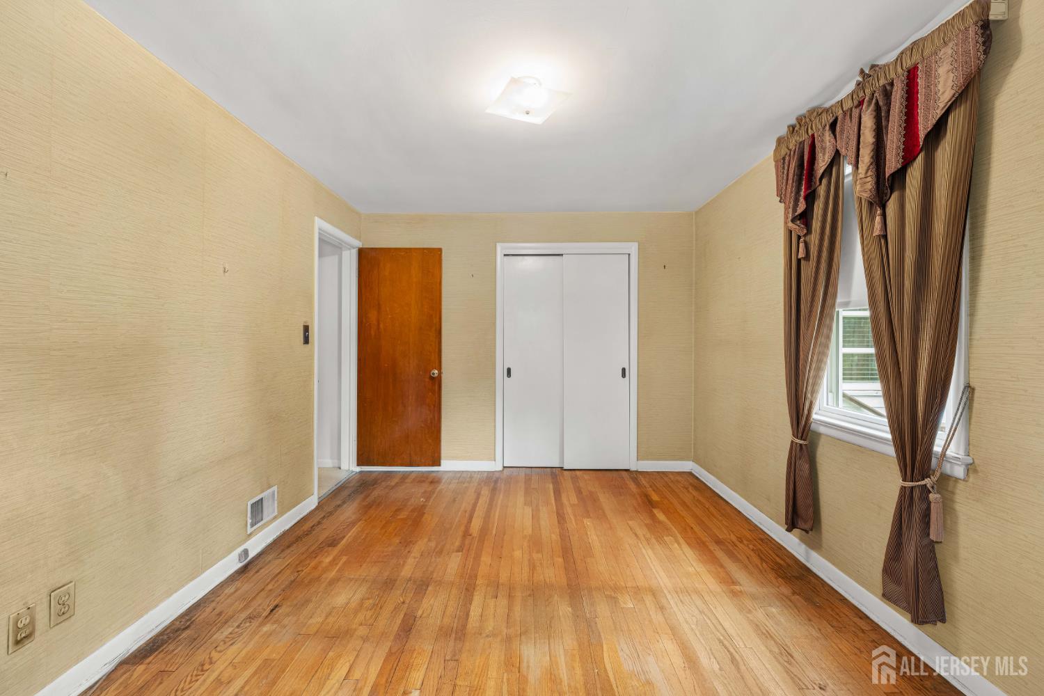 348 S 3rd Avenue Highland Park NJ 08904