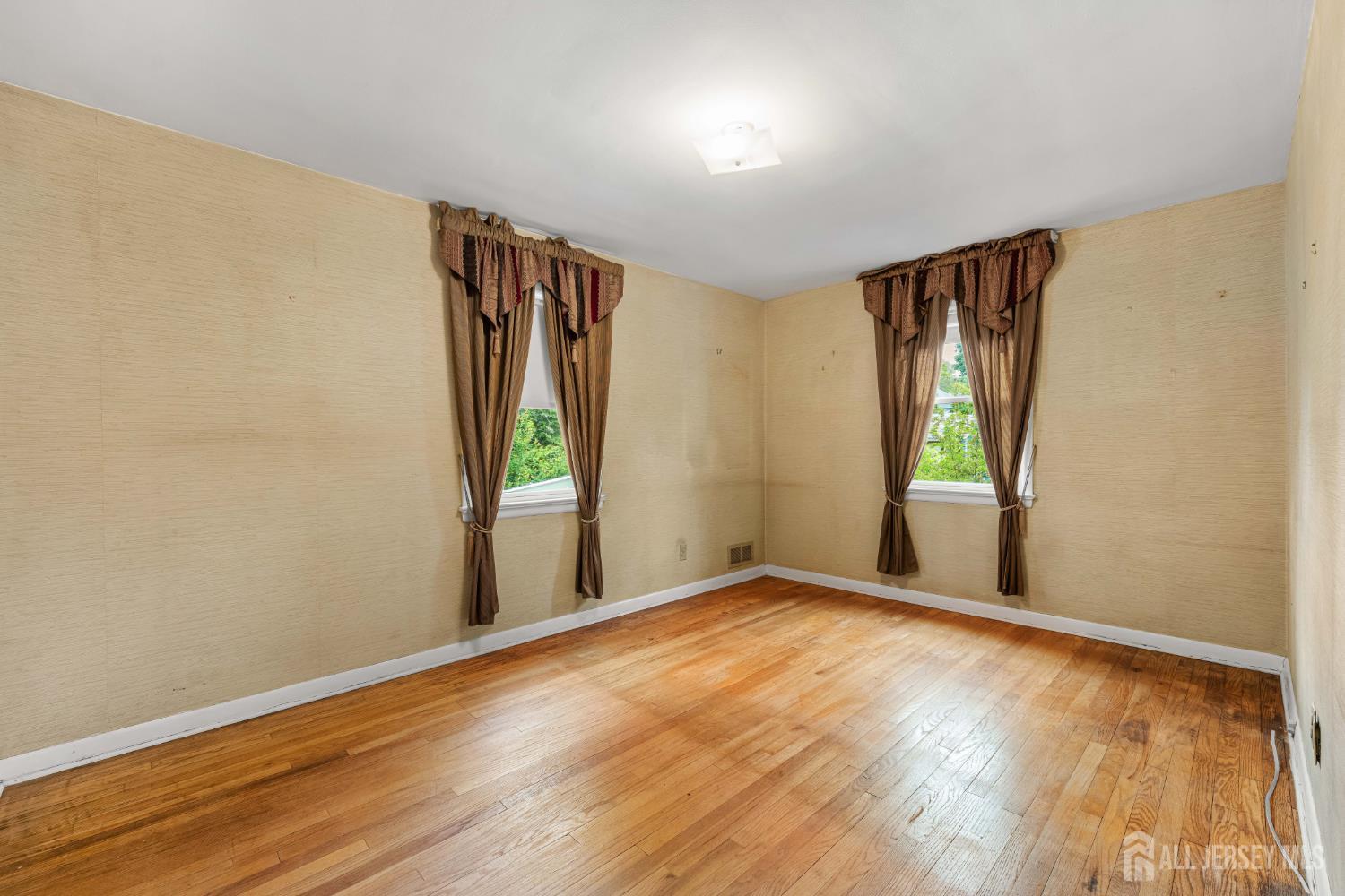 348 S 3rd Avenue Highland Park NJ 08904