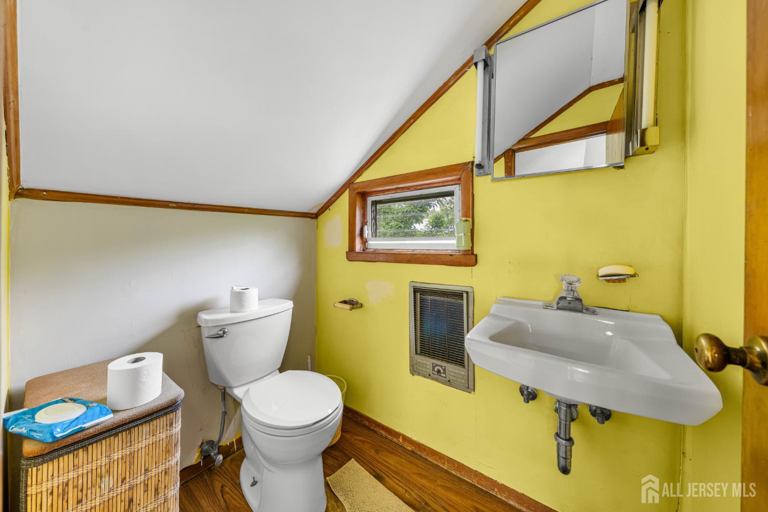 348 S 3rd Avenue Highland Park NJ 08904