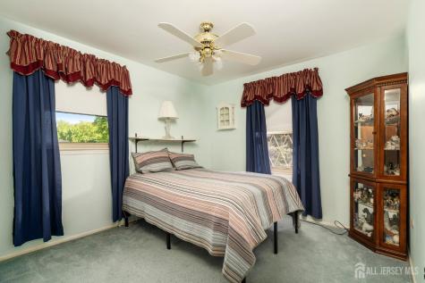 8 Heritage Way Lawrence NJ 08648