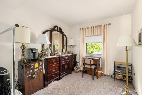 8 Heritage Way Lawrence NJ 08648
