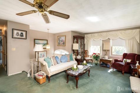 8 Heritage Way Lawrence NJ 08648