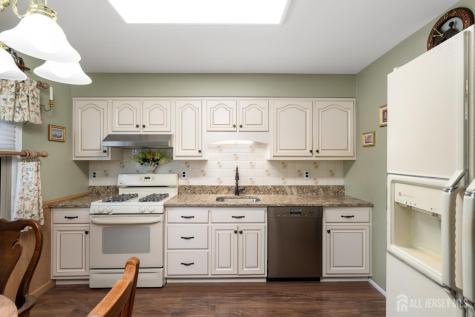 8 Heritage Way Lawrence NJ 08648