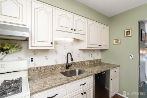 8 Heritage Way Lawrence NJ 08648