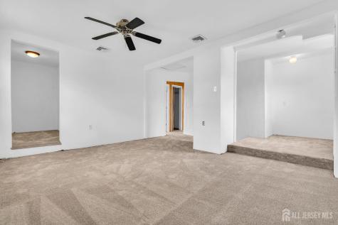 52 Walnut Street Edison NJ 08817