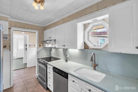 52 Walnut Street Edison NJ 08817