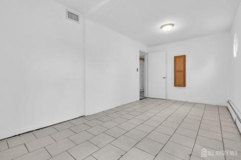 52 Walnut Street Edison NJ 08817