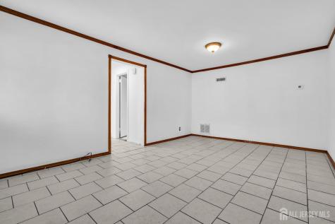 52 Walnut Street Edison NJ 08817