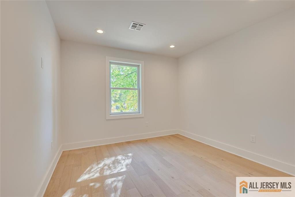 130 Garden Terrace Edison NJ 08817