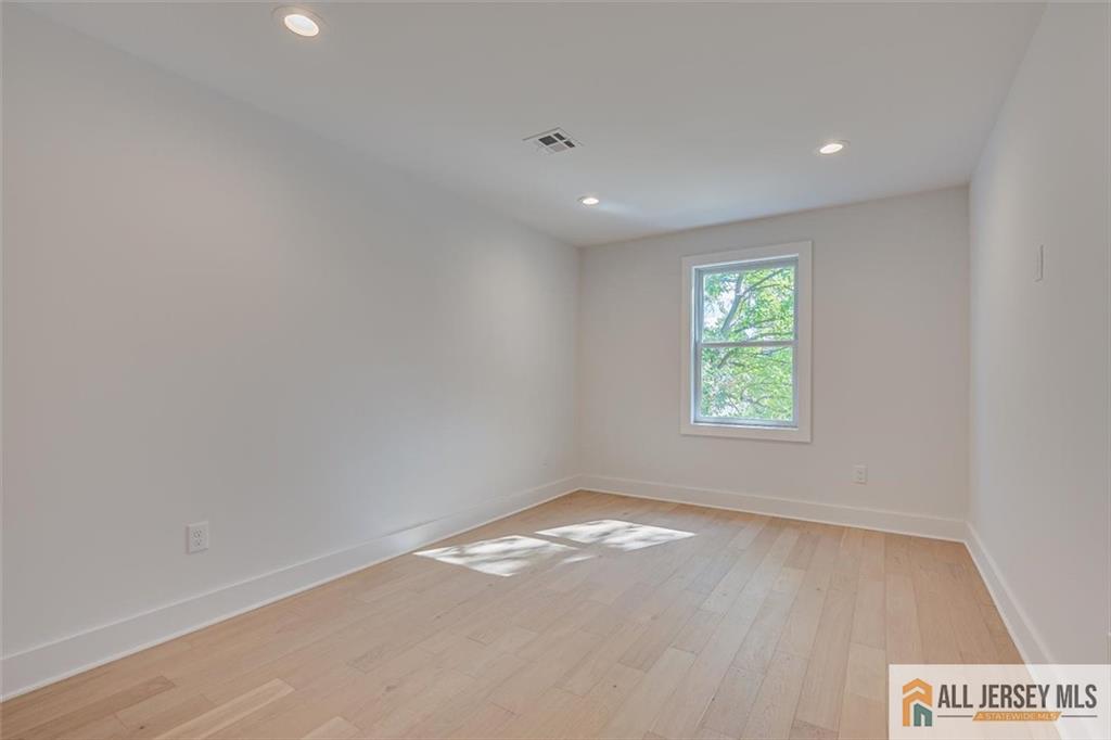130 Garden Terrace Edison NJ 08817