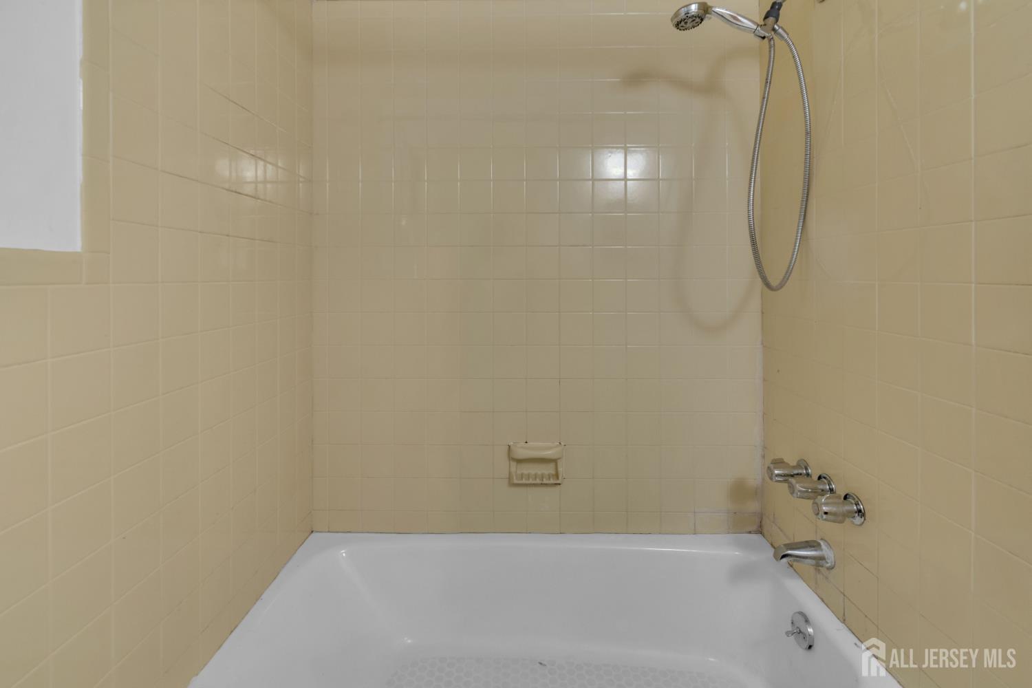 18 Foley Avenue Edison NJ 08820