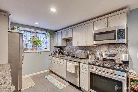 40 Wedgewood Avenue Woodbridge Proper NJ 07095